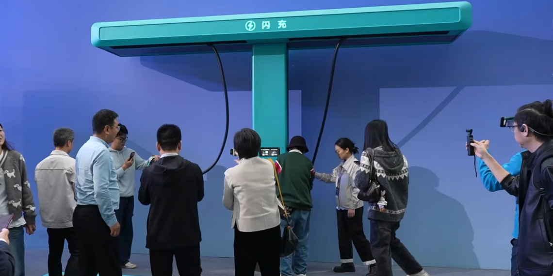 BYD Flash Charging 1500 kW şarj istasyonu demosu