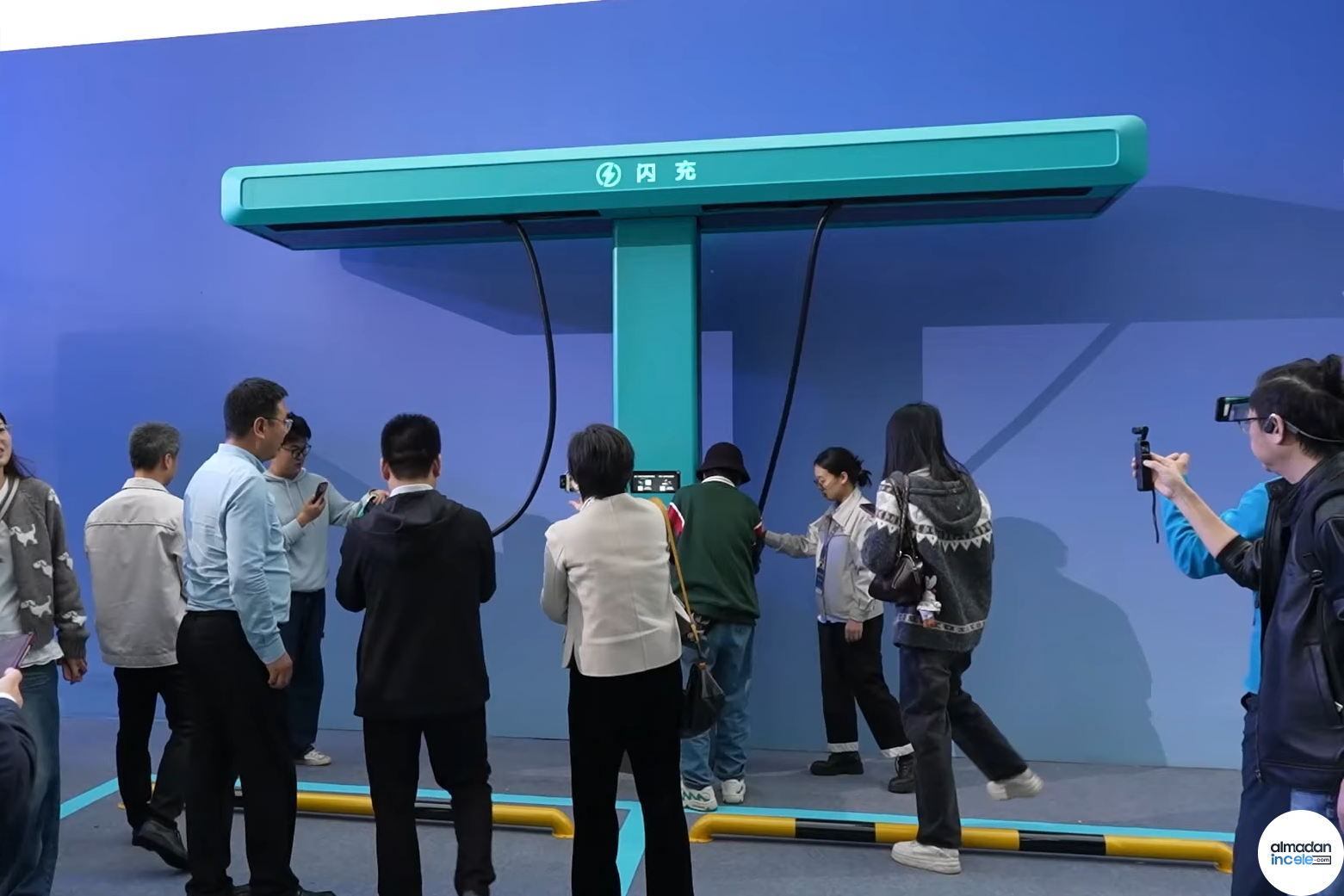 BYD Flash Charging 1500 kW şarj istasyonu demosu