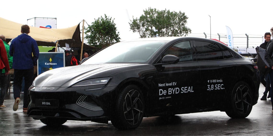 BYD Seal elektrikli sedan ön görünüm