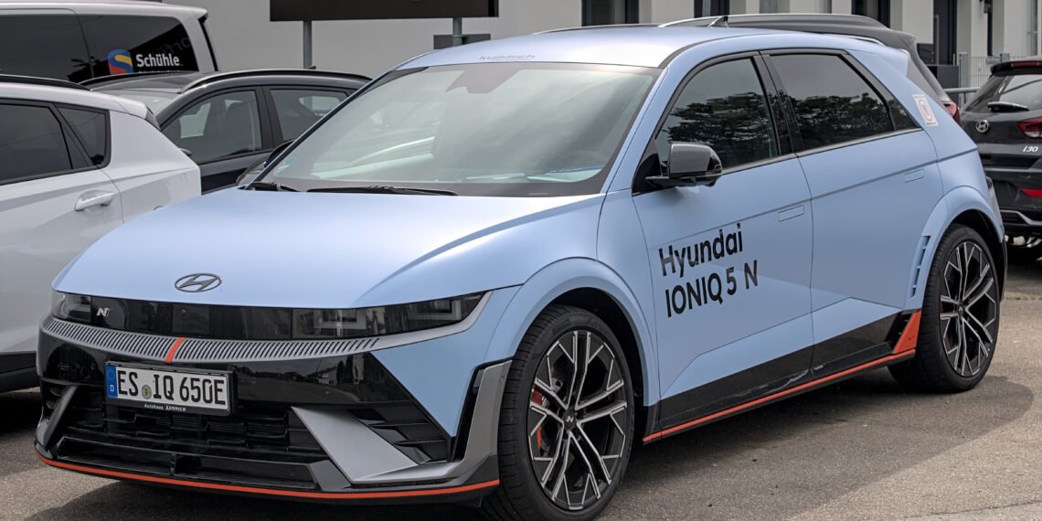 Hyundai Ioniq 5 N mavi elektrikli performans SUV