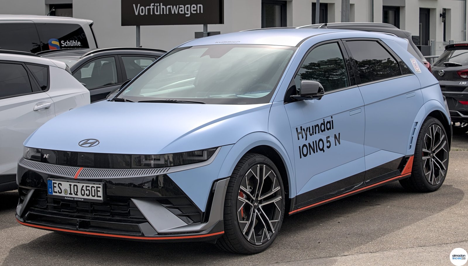 Hyundai Ioniq 5 N mavi elektrikli performans SUV