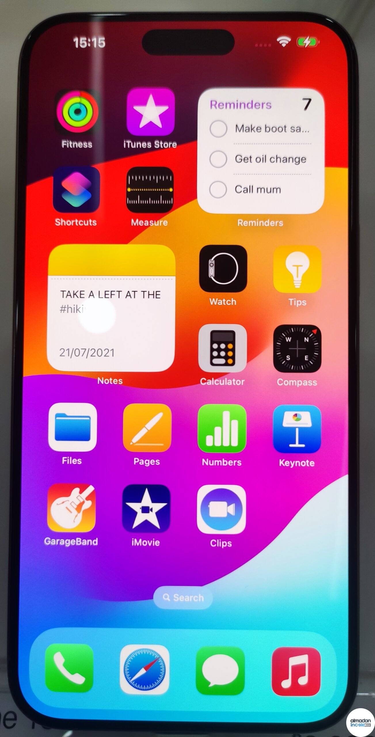 iPhone 15 Pro Max ön yüzü ve güvenlik güncellemeleri
