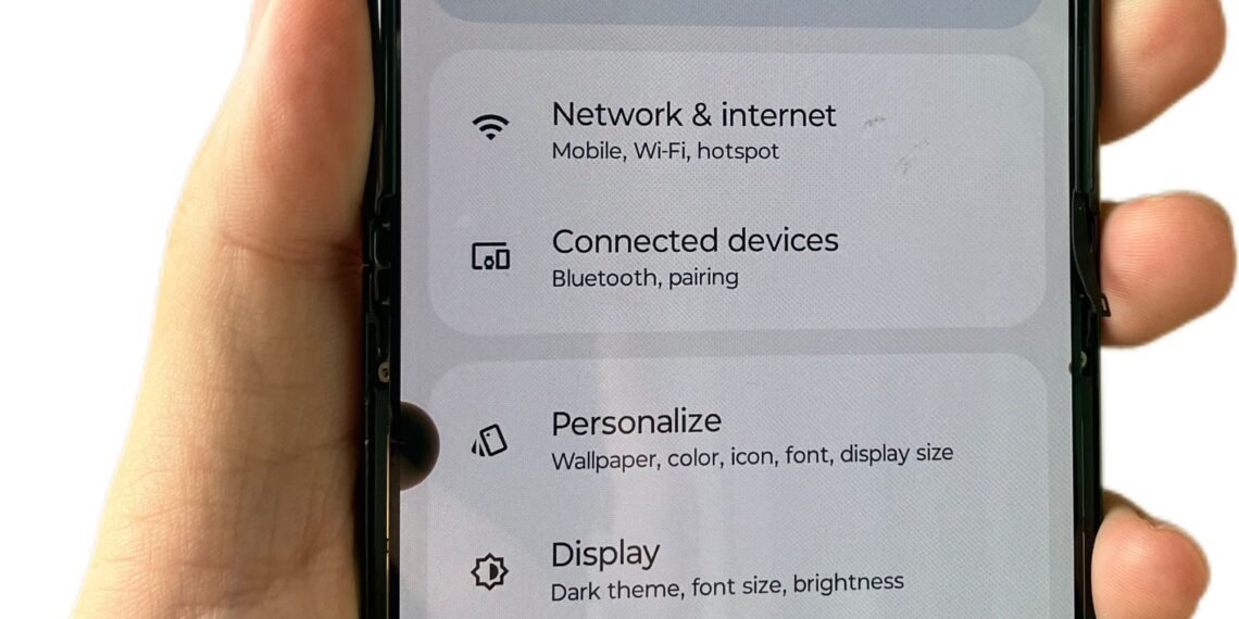 Motorola Razr katlanabilir telefon ön yüzü