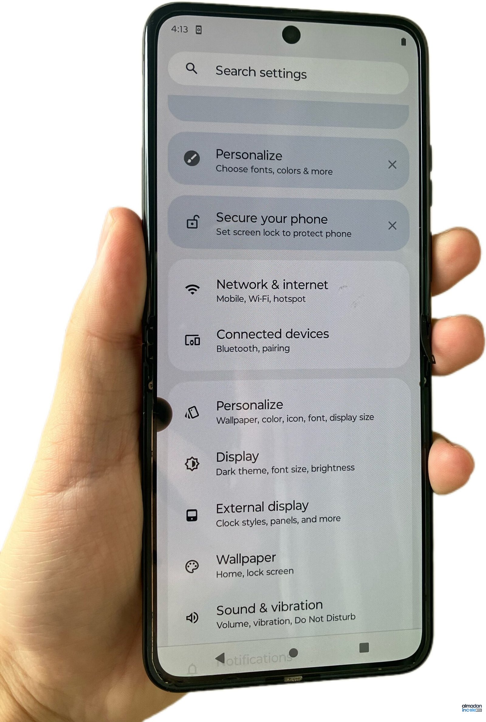 Motorola Razr katlanabilir telefon ön yüzü