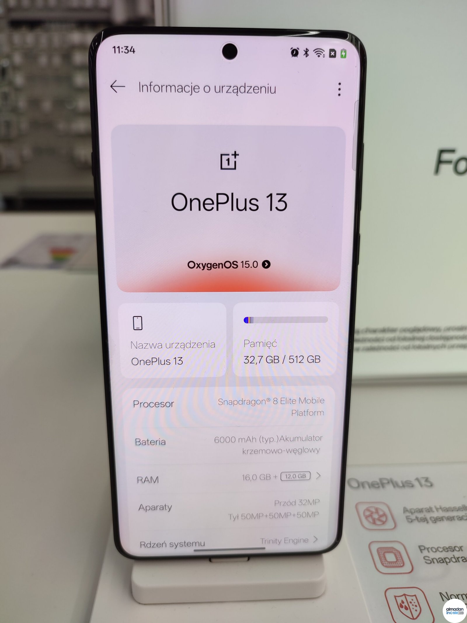 OnePlus 13 telefon ön ekran görünümü