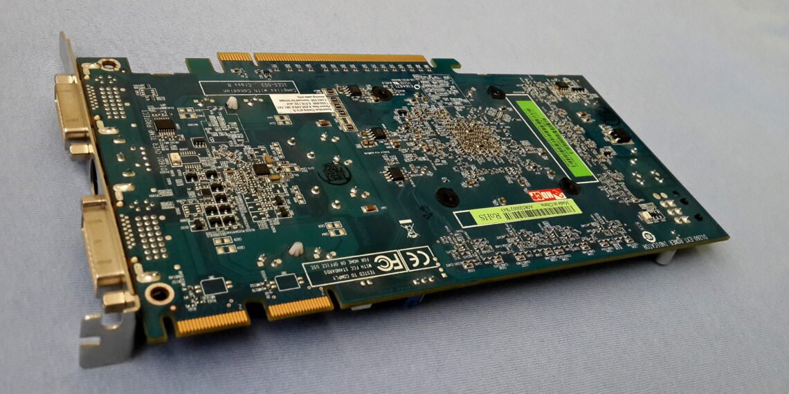 Masa üzerinde PCIe ekran kartı