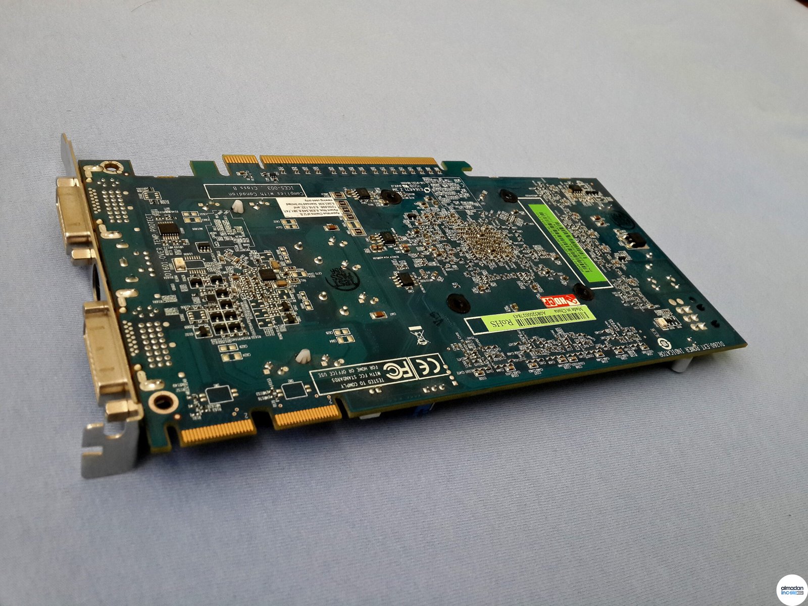 Masa üzerinde PCIe ekran kartı