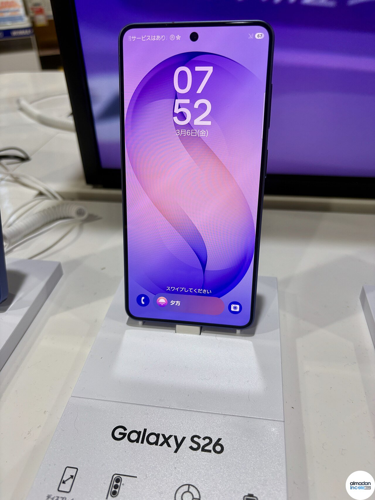 Samsung Galaxy S26 telefon ön görünüm