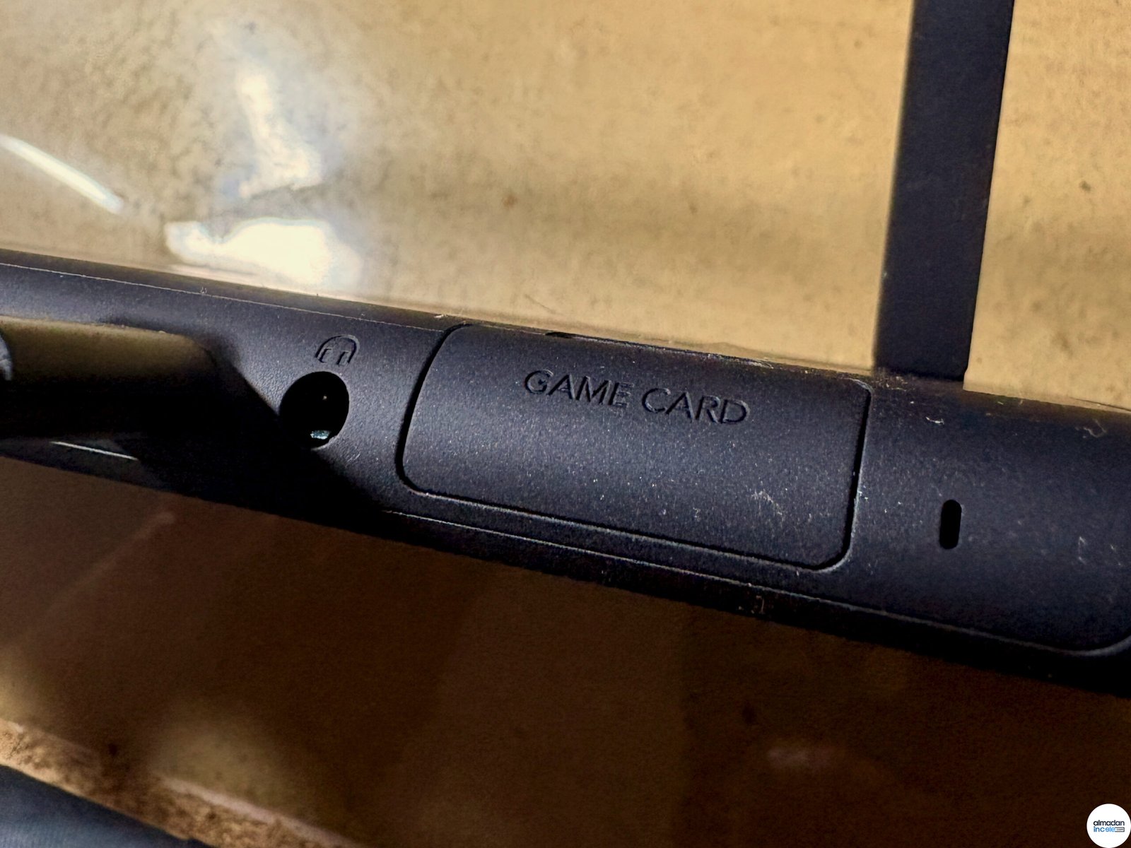 Nintendo Switch 2 oyun kartı yuvası yakın plan
