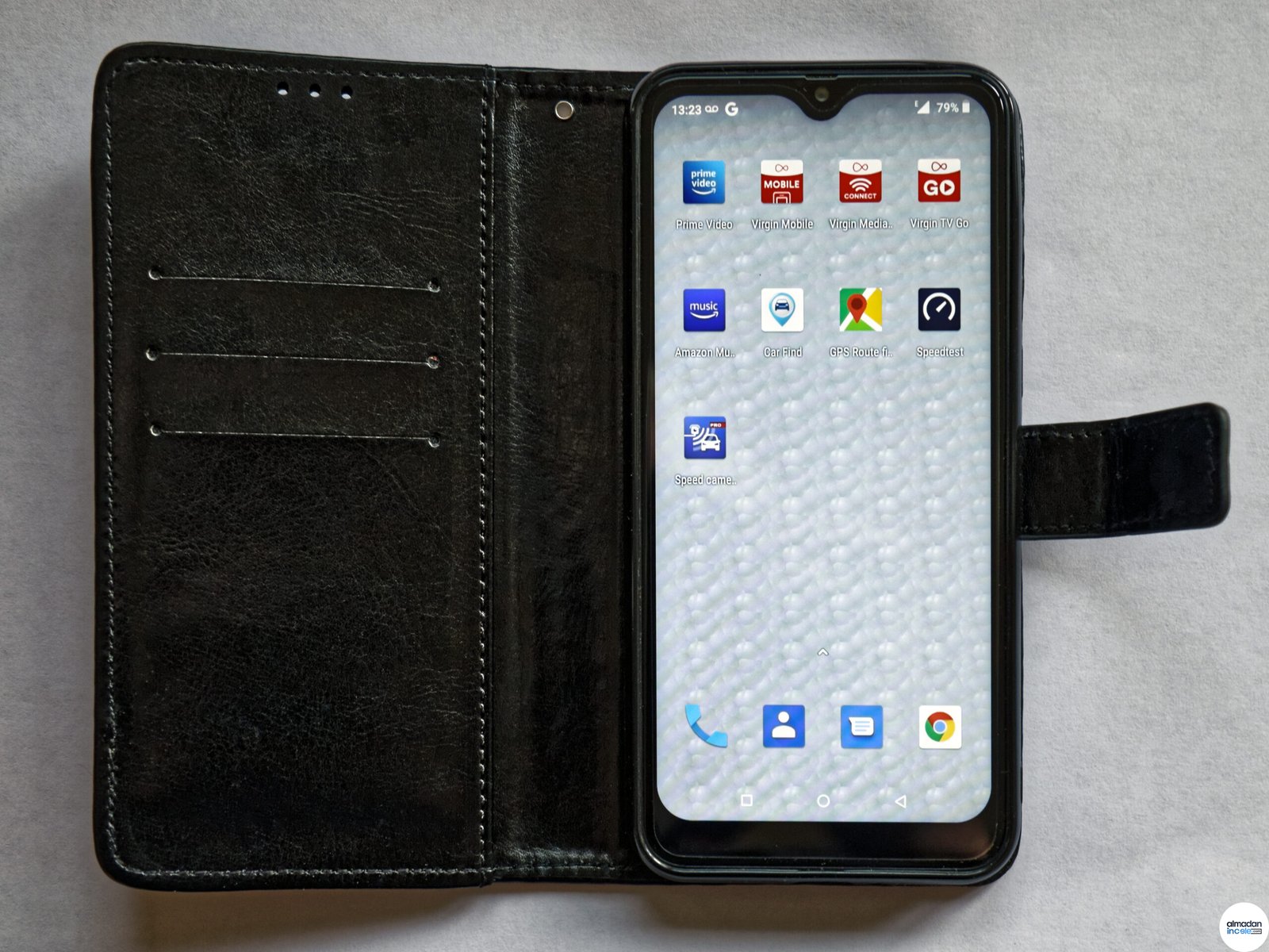 Android telefon ve telefon kılıfı
