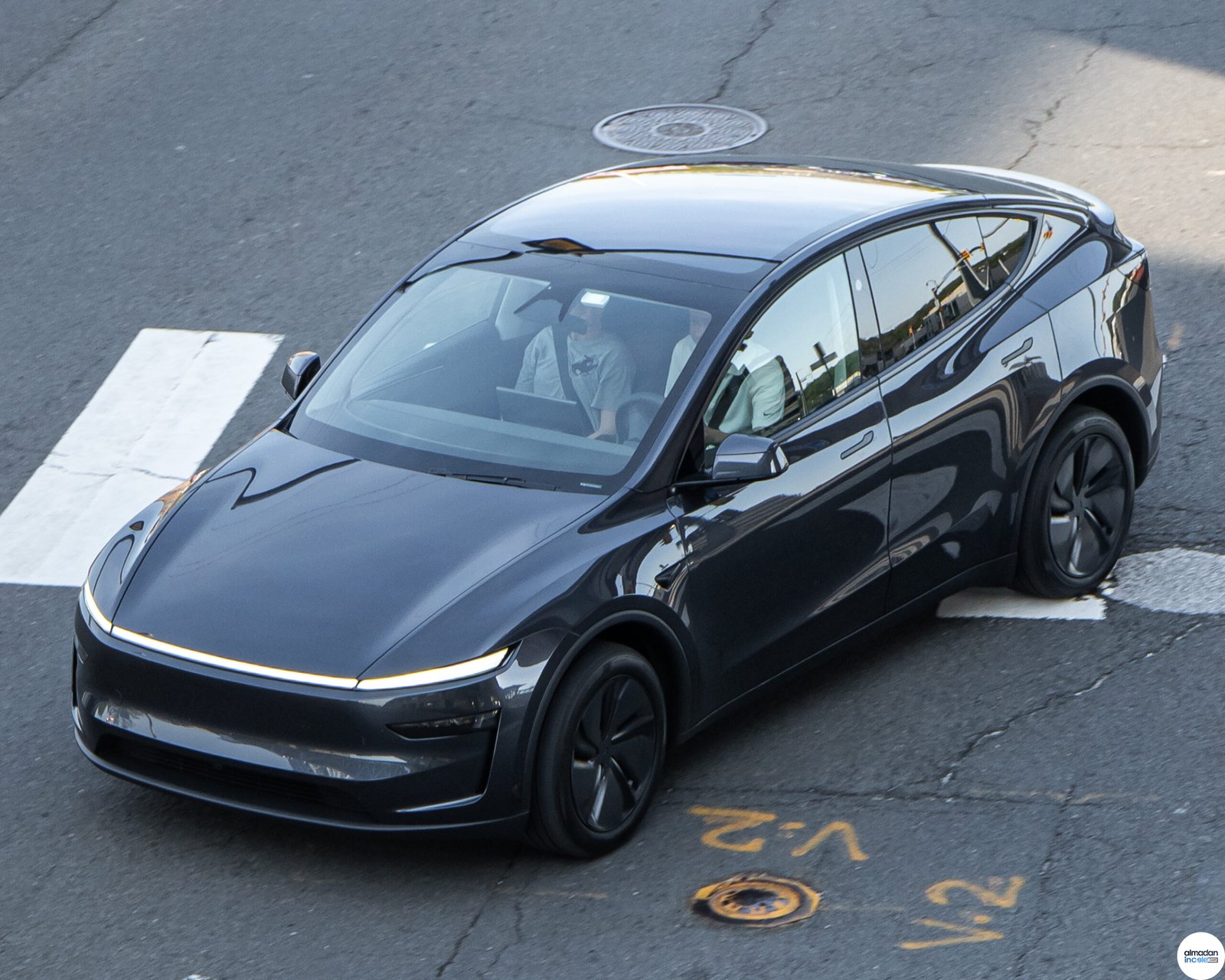 Tesla Model Y Juniper elektrikli SUV dış görünüm