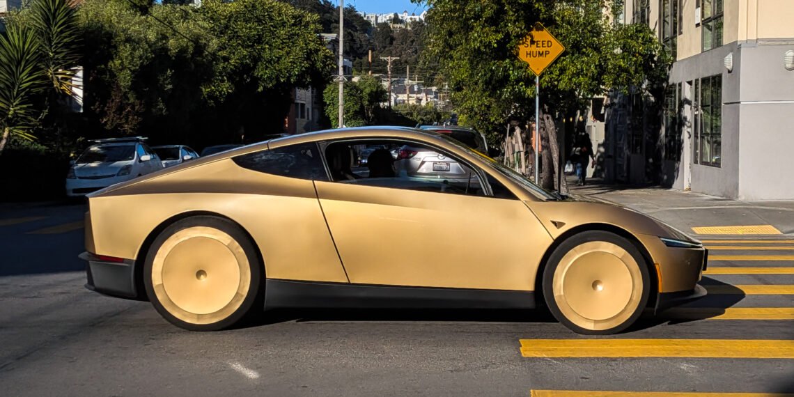 Tesla Cybercab konsept aracı