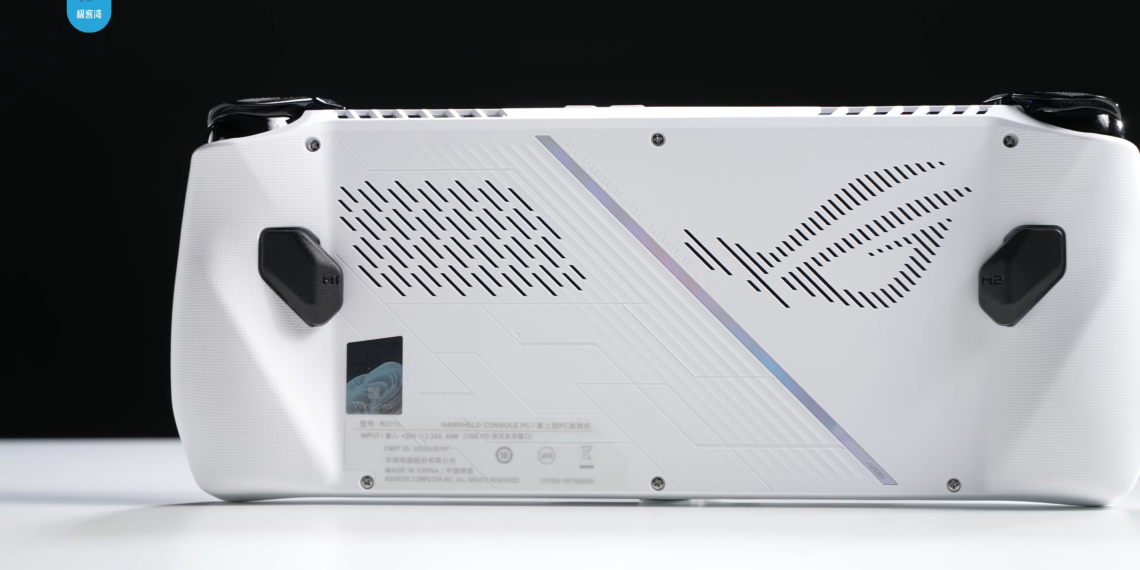 ASUS ROG Ally el konsolu yatay görünüm