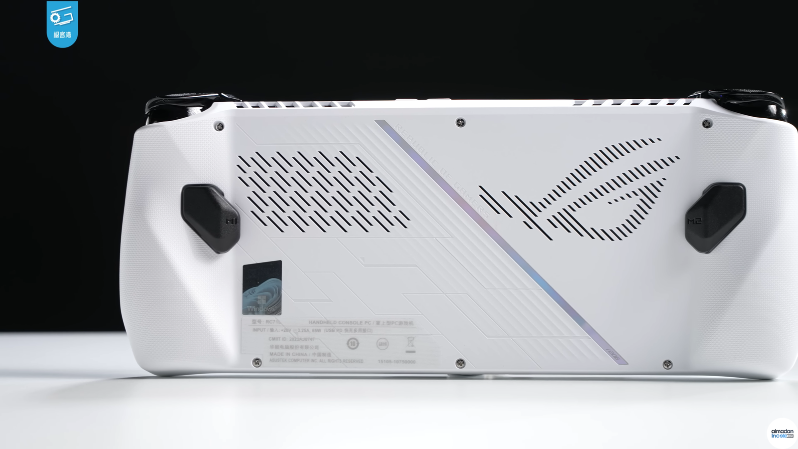 ASUS ROG Ally el konsolu yatay görünüm