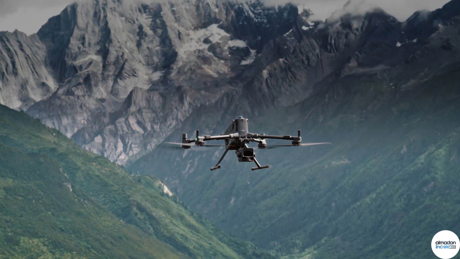 Dağlık alanda uçan LiDAR kameralı DJI kurumsal dron