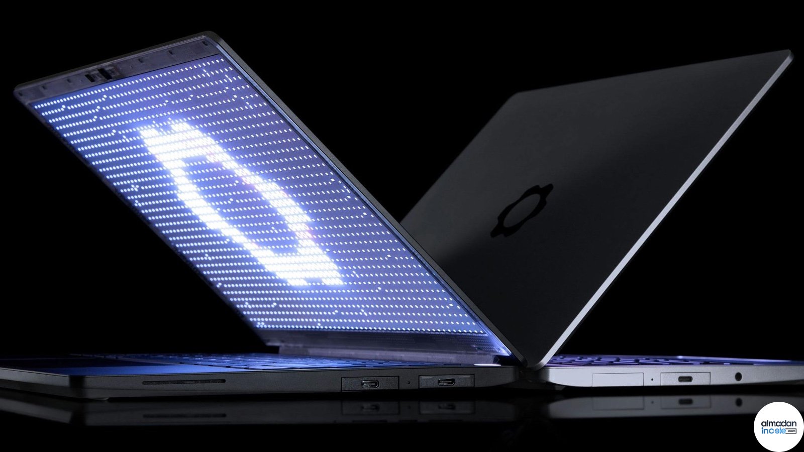 Siyah fonda açık ve kapalı iki Framework Laptop 13 Pro dizüstü bilgisayar