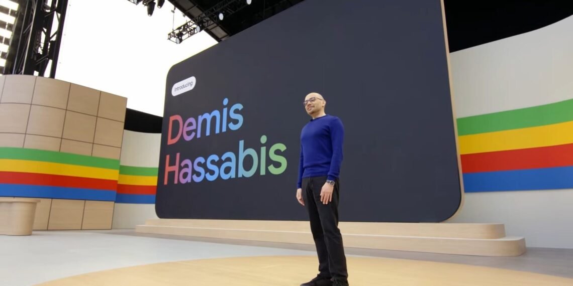 Google etkinliği sahnesinde konuşan DeepMind kurucusu Demis Hassabis