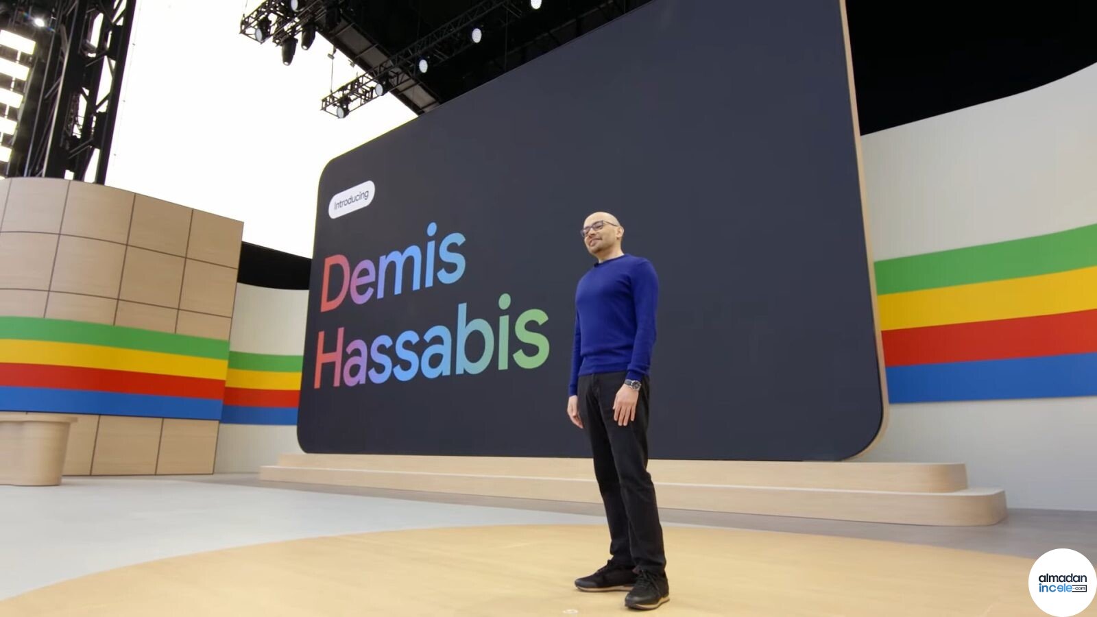 Google etkinliği sahnesinde konuşan DeepMind kurucusu Demis Hassabis