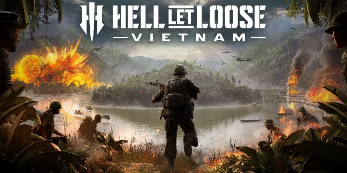 Hell Let Loose Vietnam oyununda askerler ve helikopterlerin yer aldığı savaş sahnesi