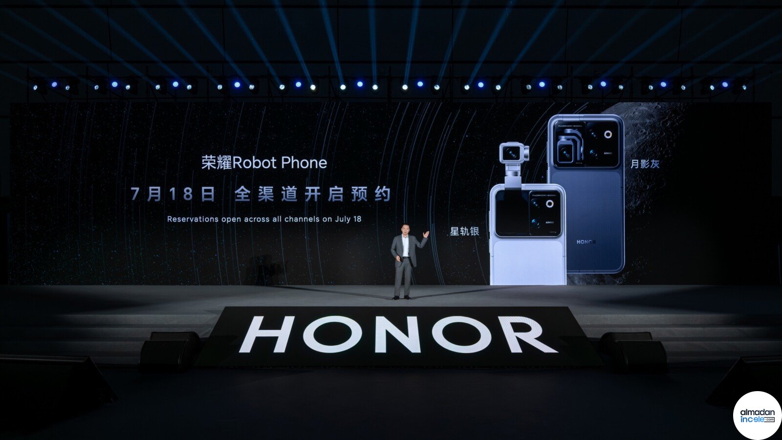 WAIC 2026 sahnesinde hareketli kameralı HONOR Robot Phone modelleri