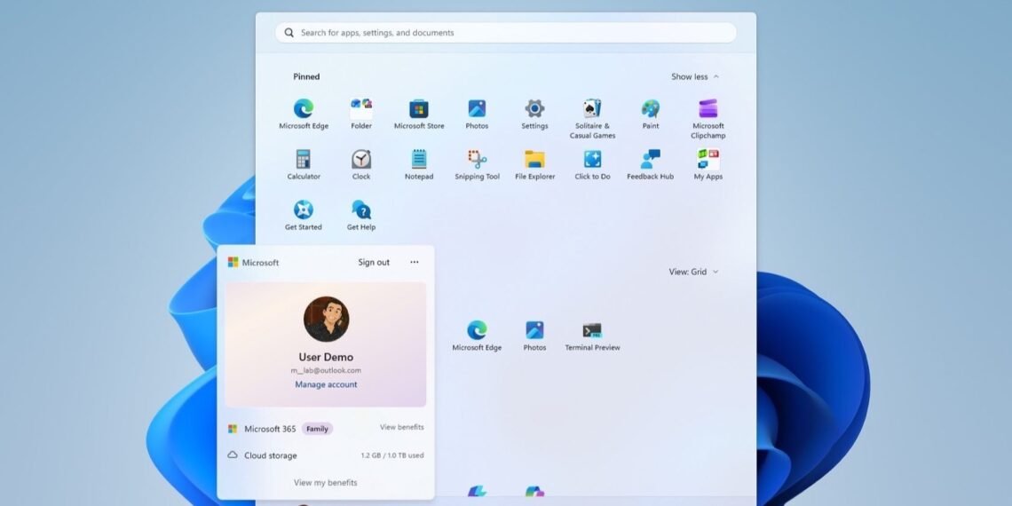 Windows 11 Başlat menüsü ve kullanıcı hesabı arayüzünün dizüstü bilgisayardaki görünümü