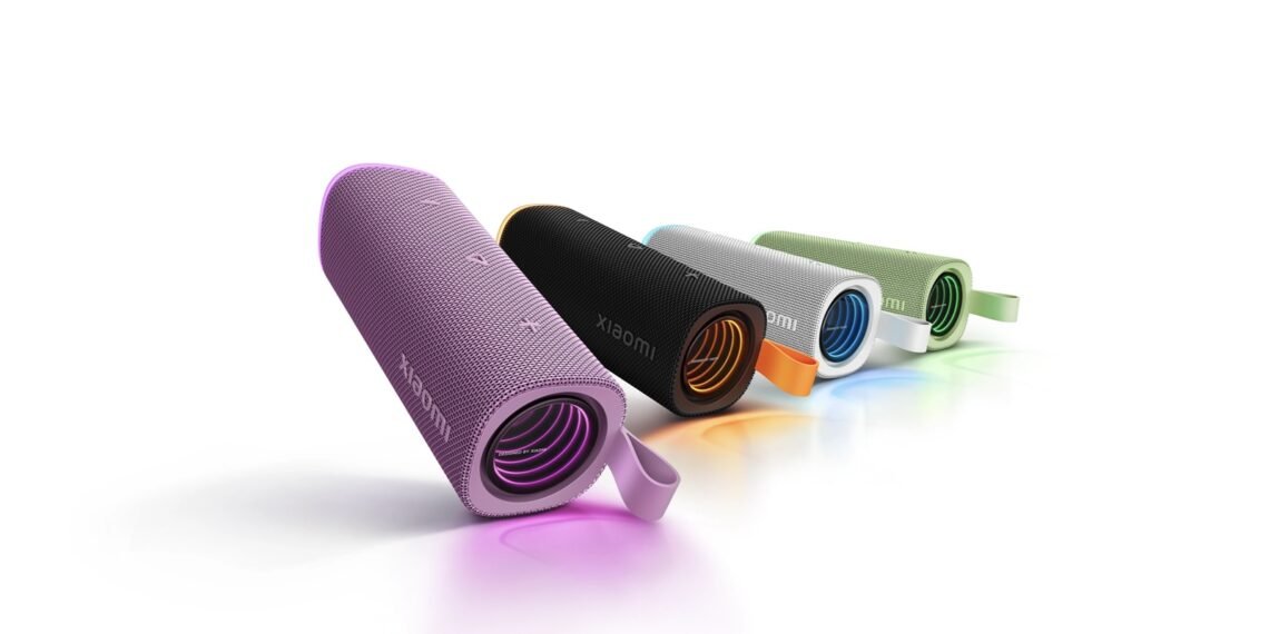 Mor, siyah, beyaz ve yeşil Xiaomi Sound Play Bluetooth hoparlörler