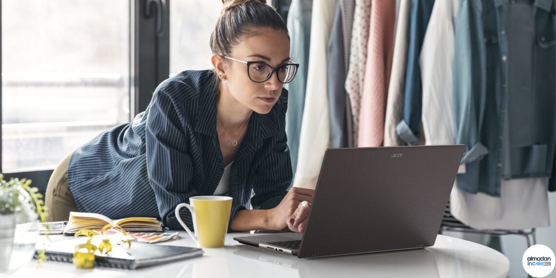 Acer Vero 16 dizüstü bilgisayar günlük kullanım sahnesinde
