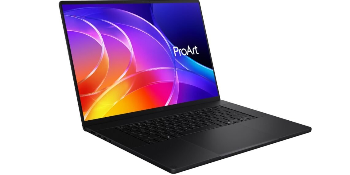 Açık konumda ASUS ProArt P16 H7607 profesyonel dizüstü bilgisayar