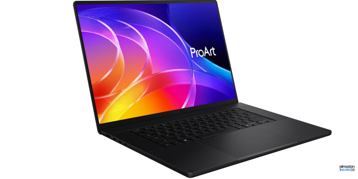 Ekranı açık siyah ASUS ProArt P16 H7607 dizüstü bilgisayar