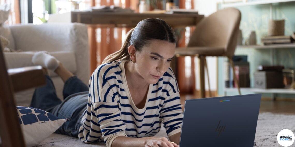 HP Googlebook 14 dizüstü bilgisayarın resmi yaşam tarzı fotoğrafı