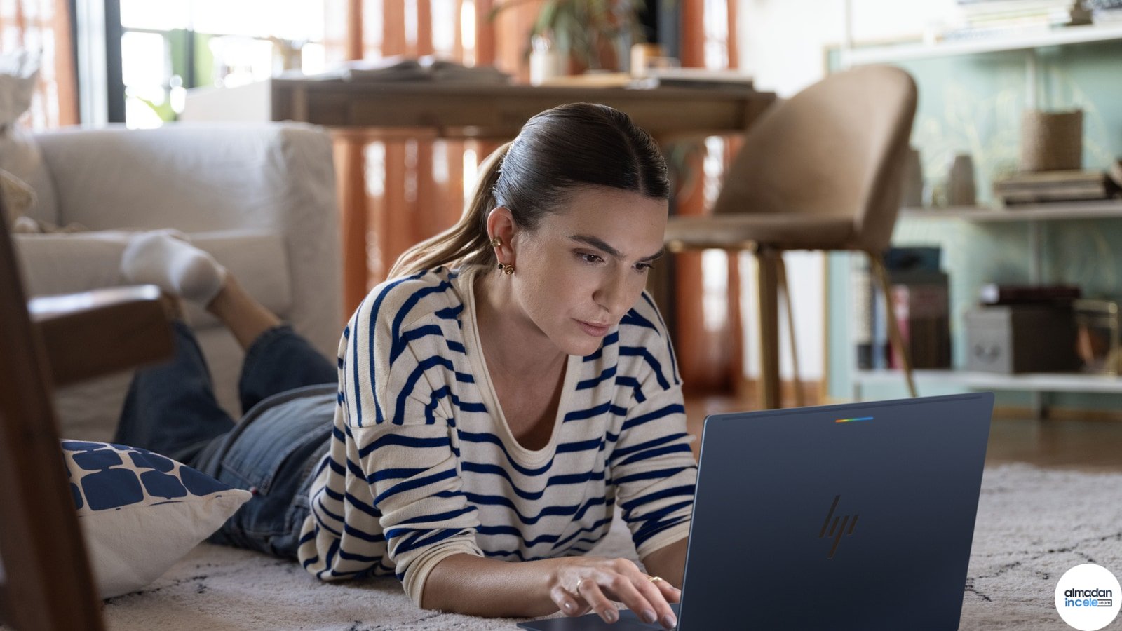 HP Googlebook 14 dizüstü bilgisayarın resmi yaşam tarzı fotoğrafı
