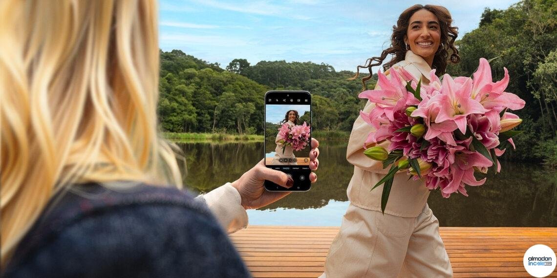 Motorola edge 70 plus ile dış mekânda portre fotoğrafı çekilmesi