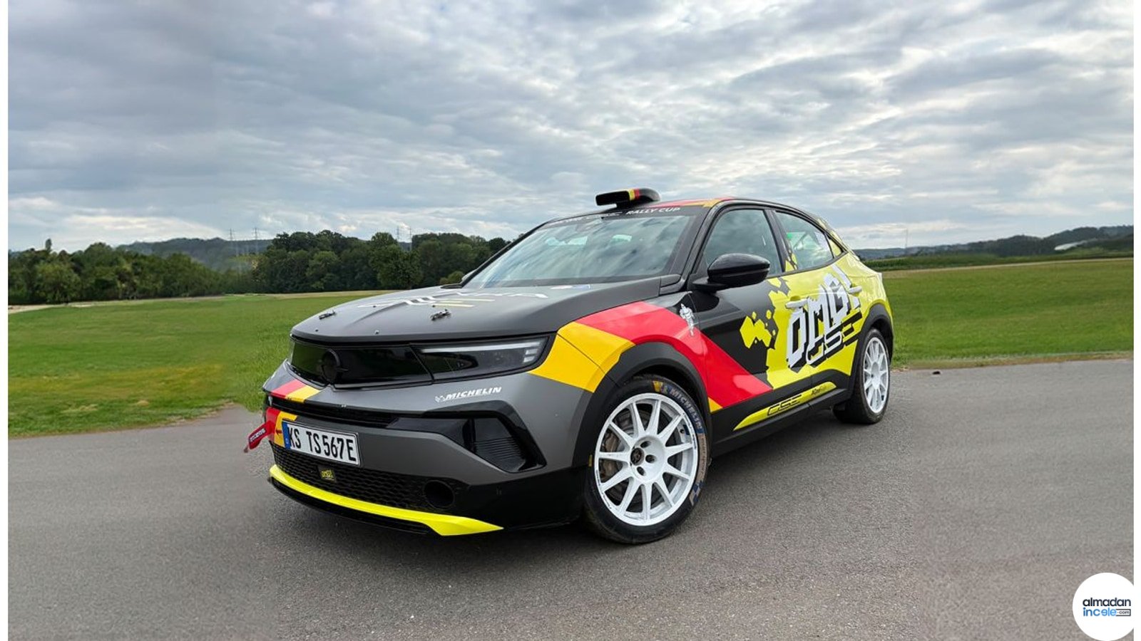 Opel Mokka GSE Rally elektrikli ralli otomobili resmi fotoğrafı