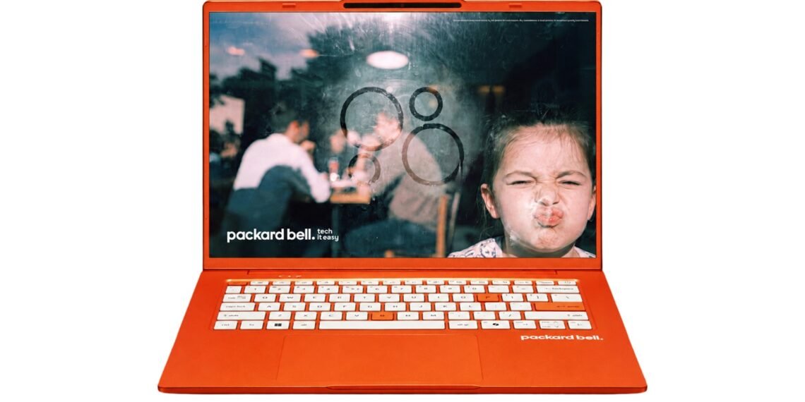 Turuncu renkli açık Packard Bell DotBook dizüstü bilgisayar