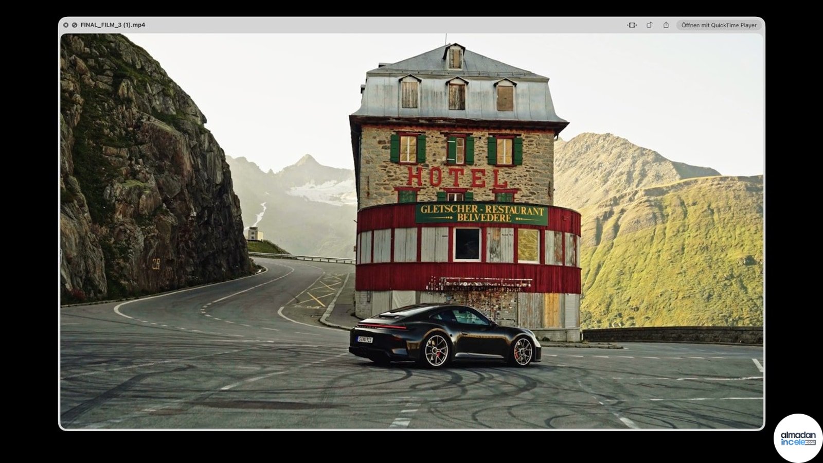Porsche 911 GT3 Bergsport dağ yolunda sürüş halinde