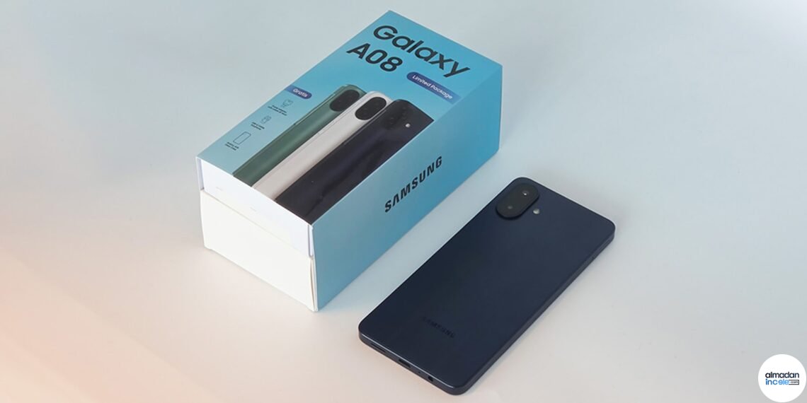 Samsung Galaxy A08 mavi, yeşil ve gümüş renk seçenekleriyle resmi ürün görseli