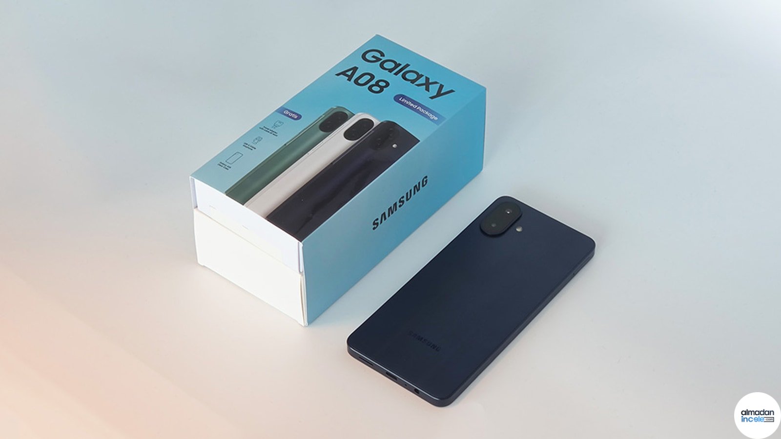 Samsung Galaxy A08 mavi, yeşil ve gümüş renk seçenekleriyle resmi ürün görseli
