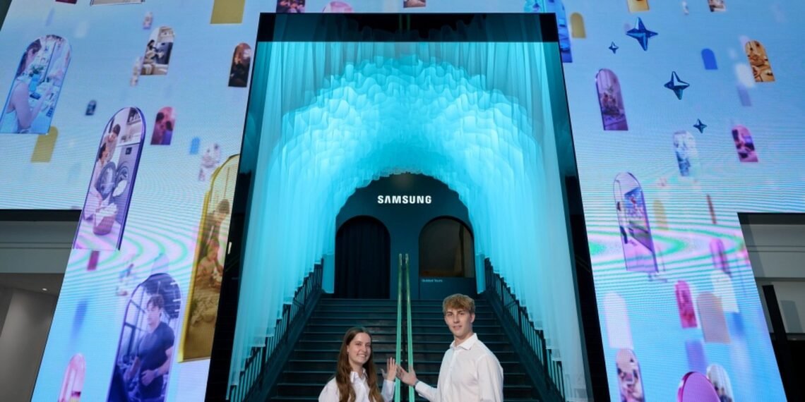 Samsung IFA 2026 AI Living etkinlik sahnesi ve sunucular