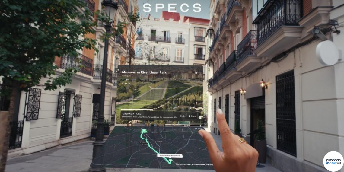 Snap SPECS artırılmış gerçeklik gözlüğünde harita ve yön bilgisini gösteren resmî görsel