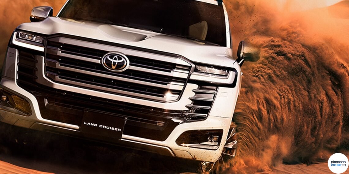 Toyota Land Cruiser 300 koyu renkli SUV, resmî Japonya ürün sayfası görseli