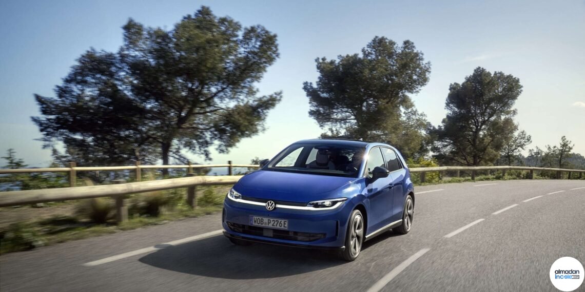 Volkswagen ID. Polo yolda önden üç çeyrek görünüm