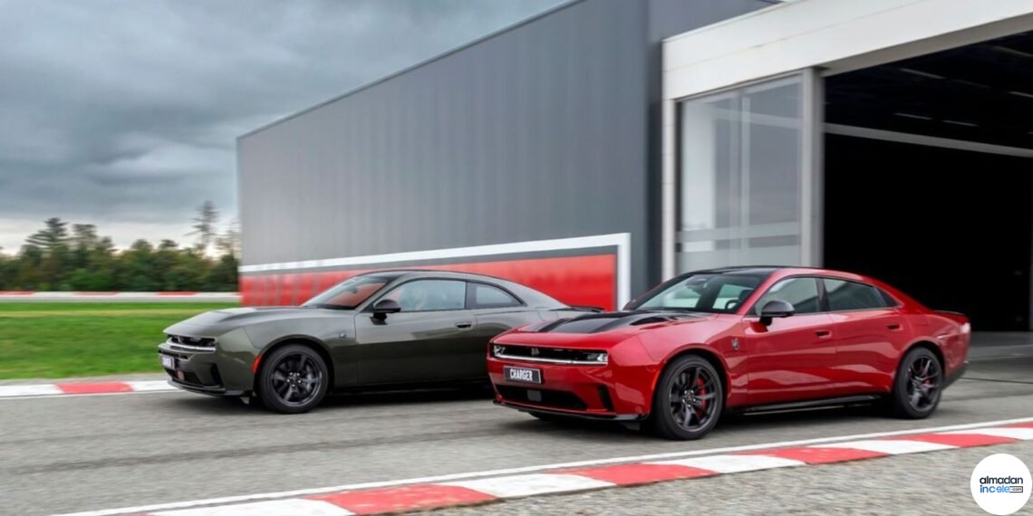 Yeni nesil Dodge Charger’ın elektrikli ve benzinli güç aktarma yaklaşımını gösteren özgün editoryal kapak