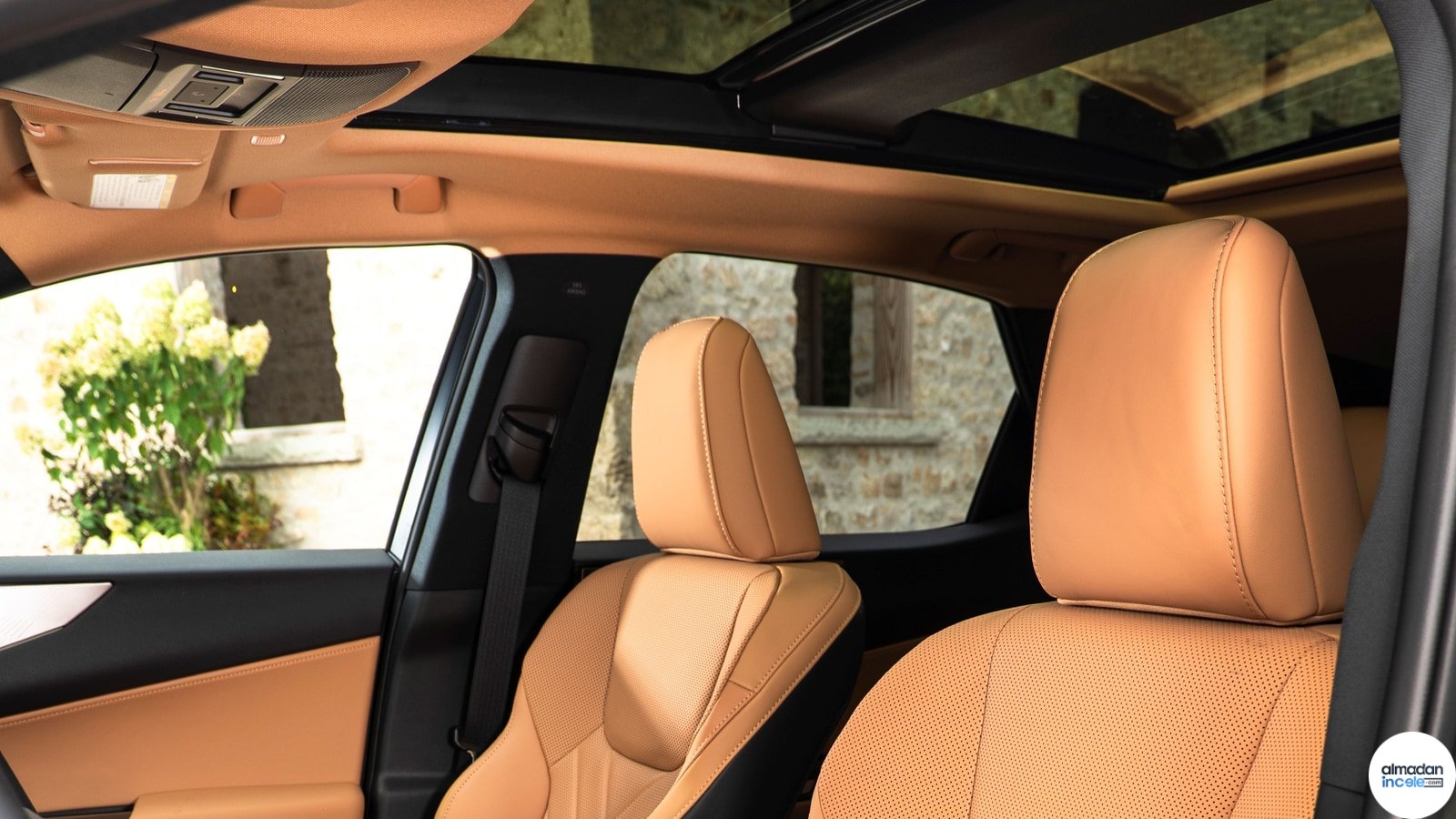 2027 model Lexus NX 450h+ lüks donanım SUV modelinin dış tasarımı