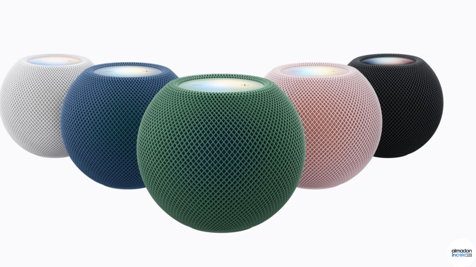 Beş renkte Apple HomePod mini 2 akıllı hoparlörün yatay ürün fotoğrafı