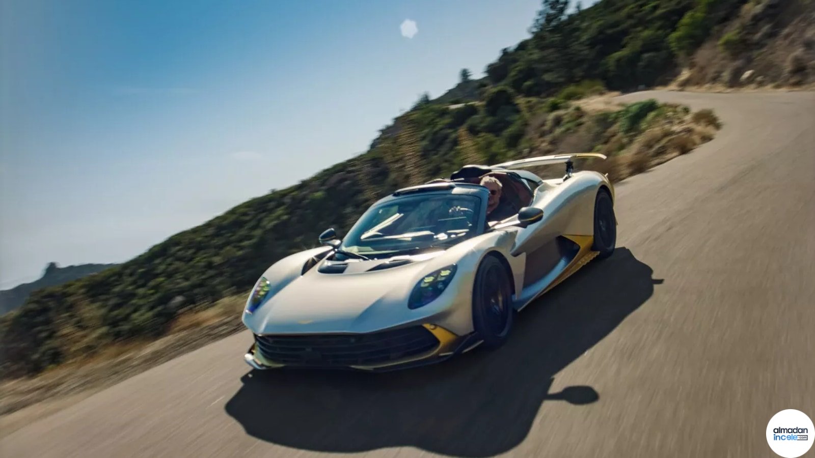Aston Martin Valhalla Spider açık kokpitli plug-in hibrit süper otomobil