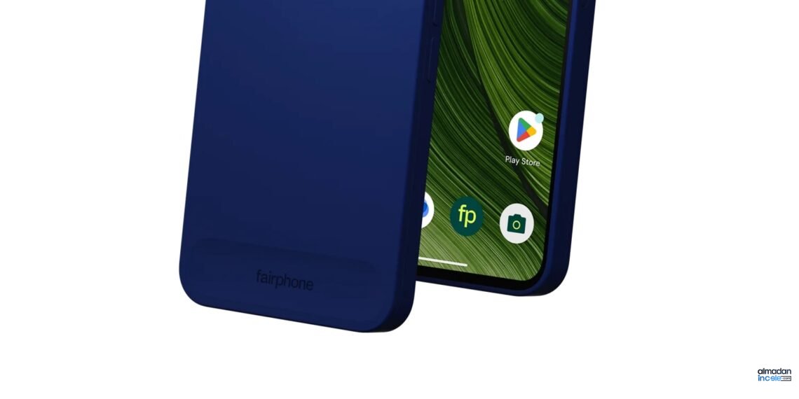 Fairphone Gen 6+ telefonun mavi renkli ön ve arka yüzünü gösteren resmî ürün fotoğrafı