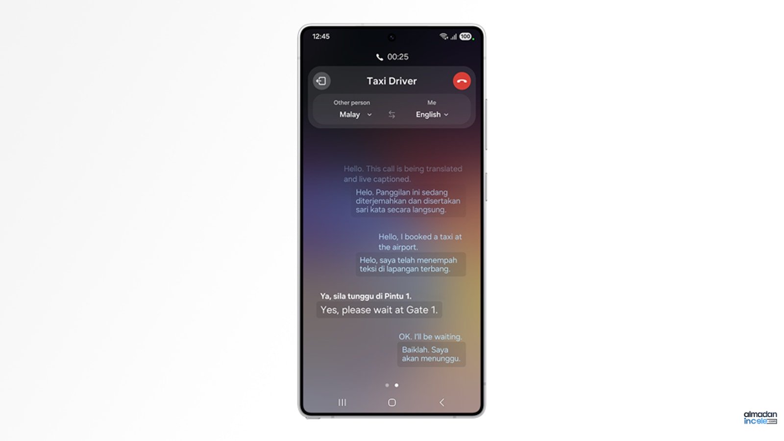 Galaxy telefon ekranında Malayca ve İngilizce arasında canlı arama çevirisi arayüzü