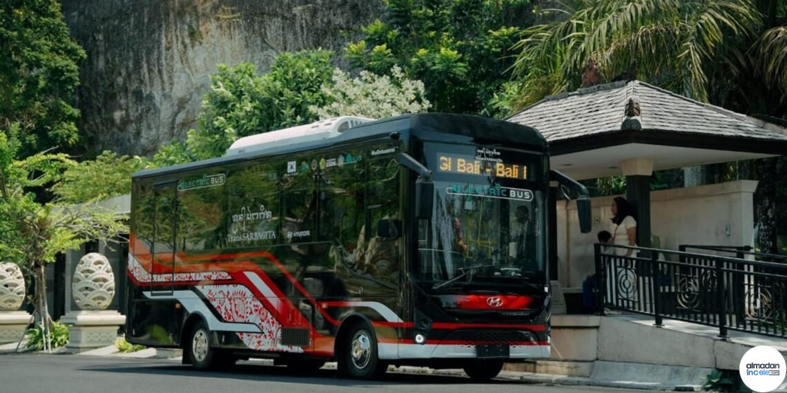 Bali’de toplu taşımada kullanılmak üzere teslim edilen Hyundai County EV elektrikli otobüs