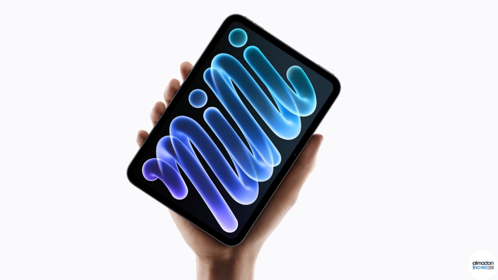 Yeni iPad mini elde tutulurken OLED ekranında renkli bir görsel gösteriyor