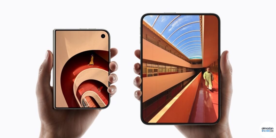 iPhone Duo açık ve kapalı halde, iki ekran boyutunu gösteren resmi ürün fotoğrafı
